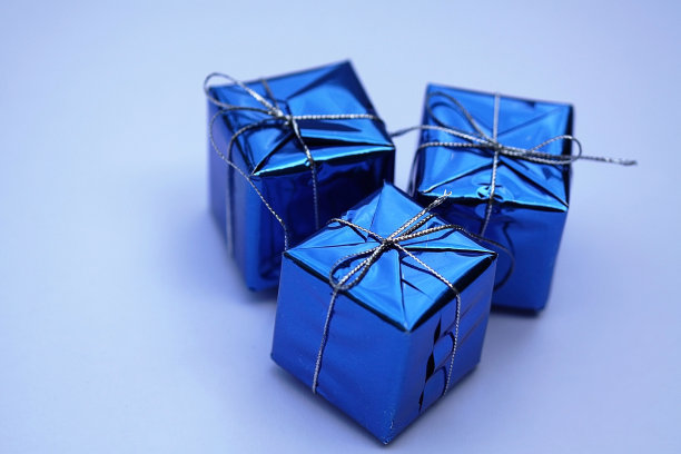 蓝色的礼品盒图片下载