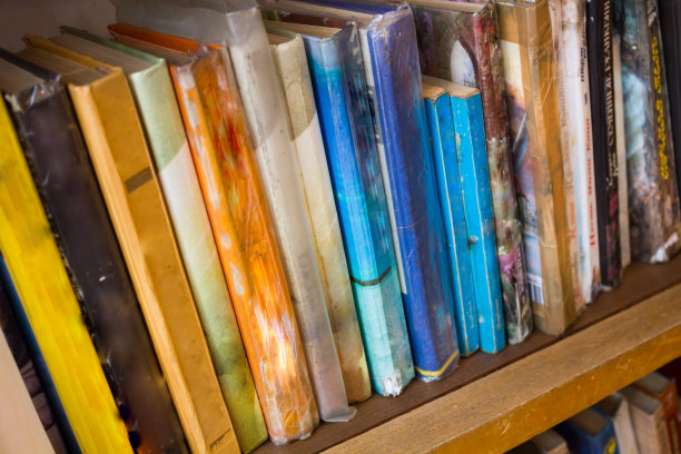 图书馆书架上的书图片下载