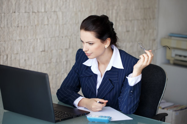 会计对财务收支不平衡感到惊讶图片下载