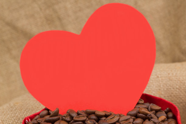 囊内红心带咖啡豆图片下载