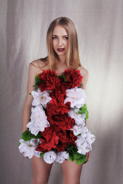 穿着裙子的女孩图片下载