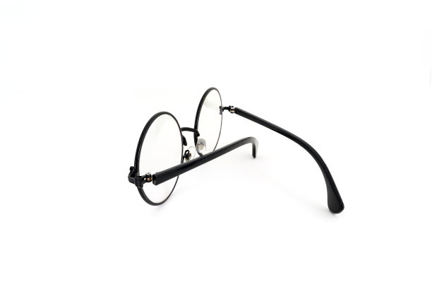 黑眼圈设计眼镜孤立在白色图片下载