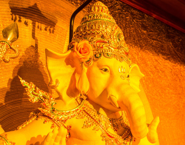 象头神在圣坛上的美丽位置图片下载