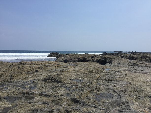 错话海滩上的岩石图片下载