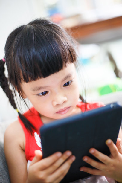 平板电脑成瘾者图片下载