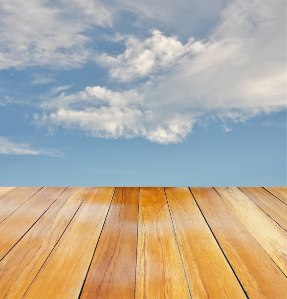 橙色木材透视视图和云图片下载