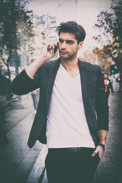 用手机的潮人图片下载