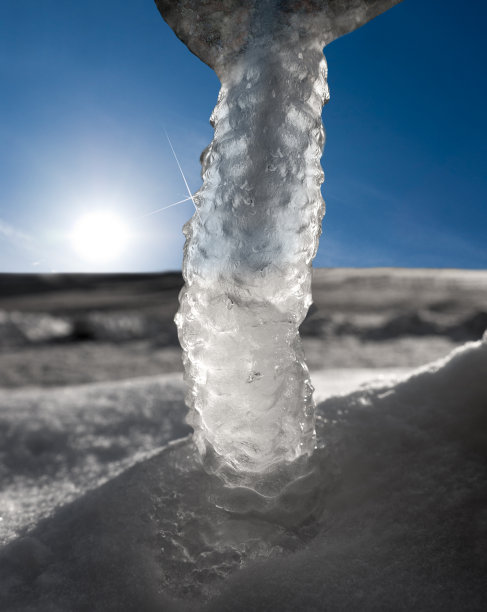 冰从岩石图片下载