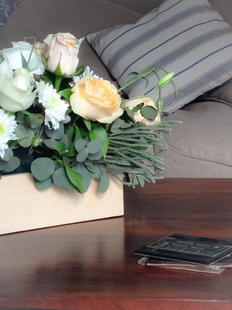 桌上的花图片下载