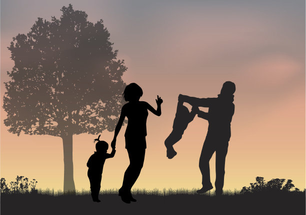 大自然中的家庭剪影。图片下载