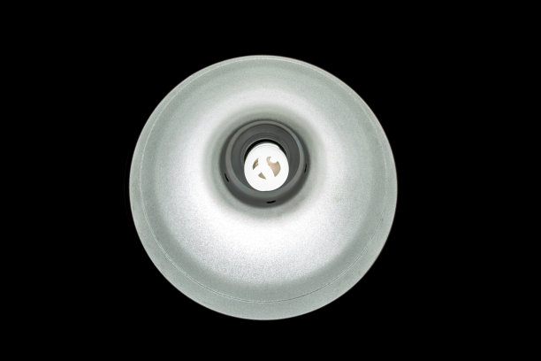 铝制的白色灯泡。图片下载