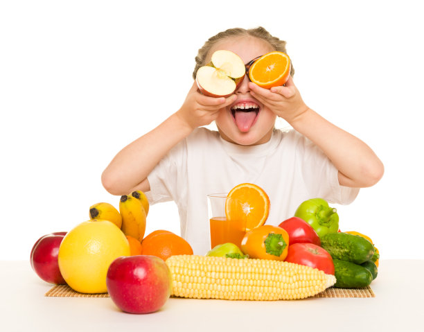 有水果和蔬菜的小女孩图片下载