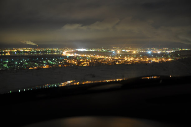 夜晚城市的马格尼托哥尔斯克图片下载