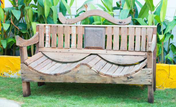 独特设计的木凳图片下载