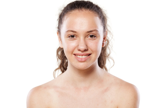 年轻的微笑女孩没有化妆图片下载