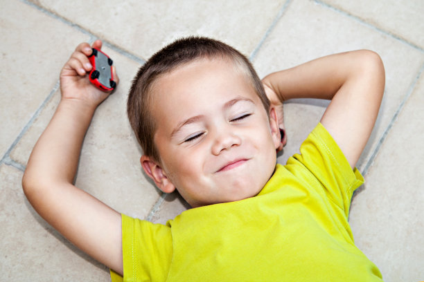 男孩的梦想图片下载