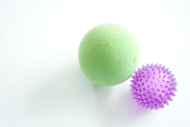 绿色和紫色压力球图片下载