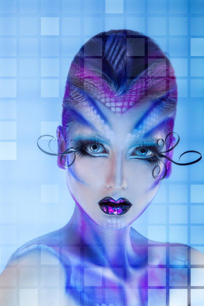 严肃的上流社会时尚模特，有创意的身体艺术图片下载