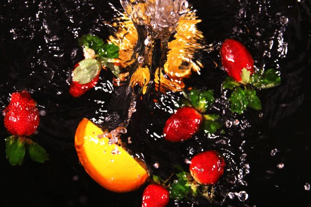溅水-草莓和橘子图片下载