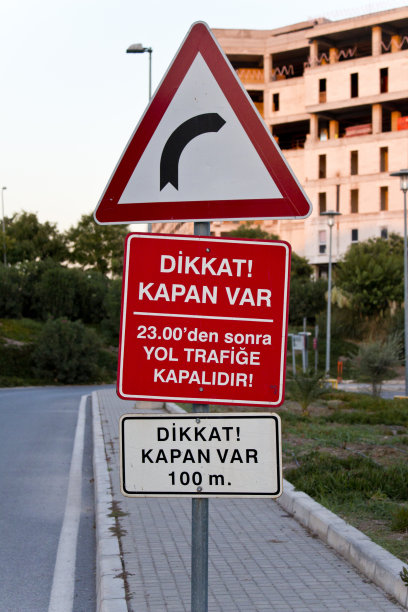 户外火鸡不可右转警告图片下载