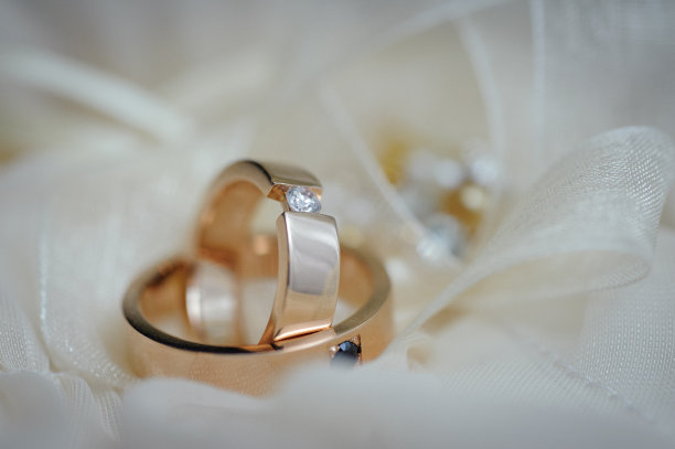 两个金环图片下载