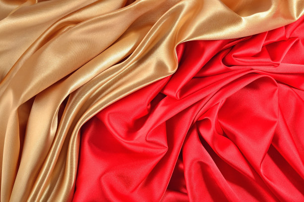 背景由金色和红色缎子织物图片下载