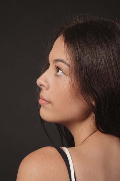 有魅力的女人抬头看图片下载