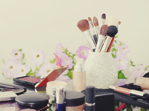 一套装饰化妆品。图片下载