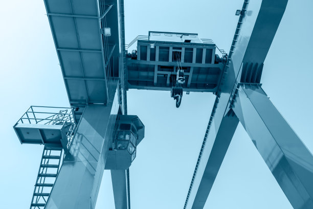 港桥起重机在空中图片下载