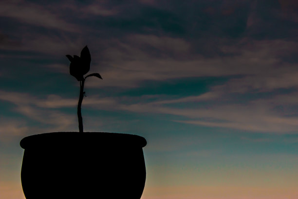 黎明时分的小工厂图片下载