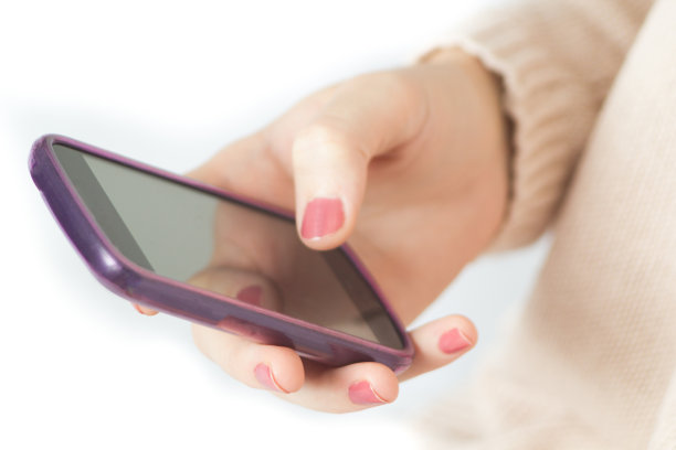 女性手使用移动图片下载