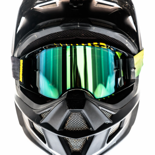 带反光护目镜的全面罩图片下载