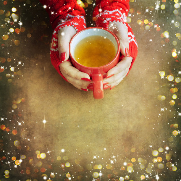 手里拿着茶杯的女人图片下载