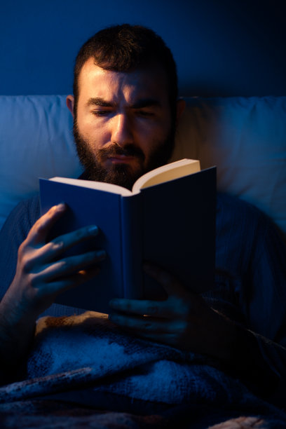 晚上阅读图片下载