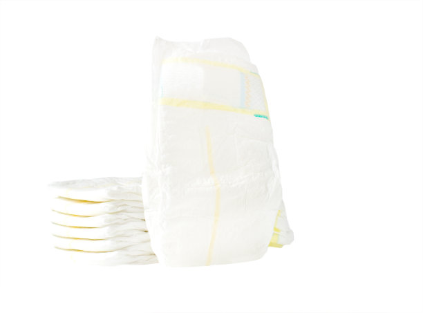 一堆婴儿尿布孤立在白色背景上，图片下载