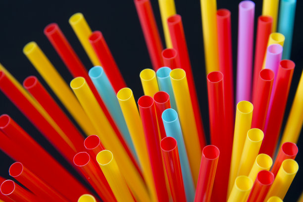 深色的彩色吸管图片下载