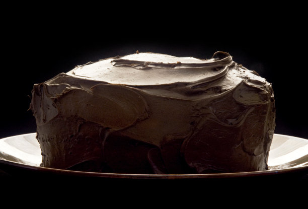 盘子里的巧克力蛋糕图片下载