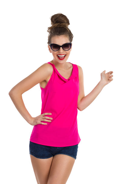 无忧无虑的女人凌乱的发髻图片下载