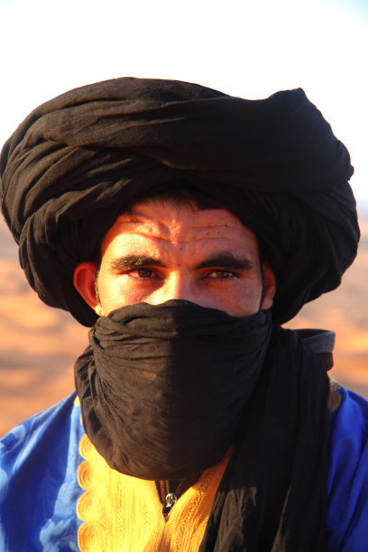 和沙漠的贝都因人图片下载