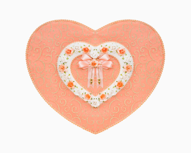 情人节的心形和玫瑰花装饰盒。图片下载