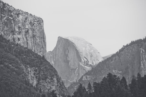 美国加利福尼亚州约塞米蒂国家公园的W&B山半圆顶图片下载