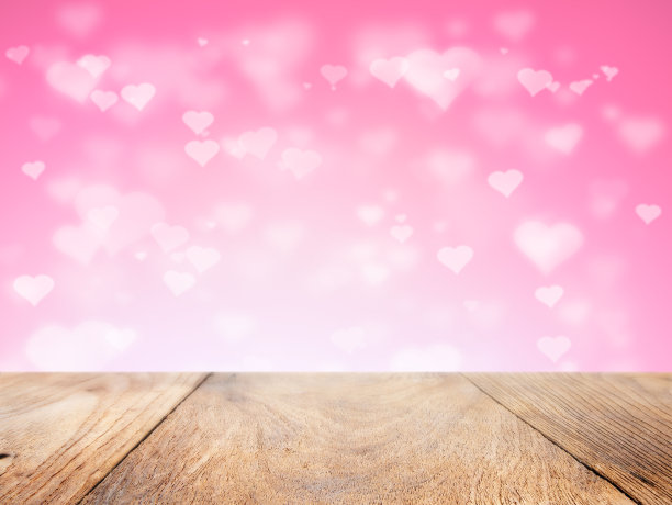 木地板以粉红色的心为背景，假日抽象的bac图片下载