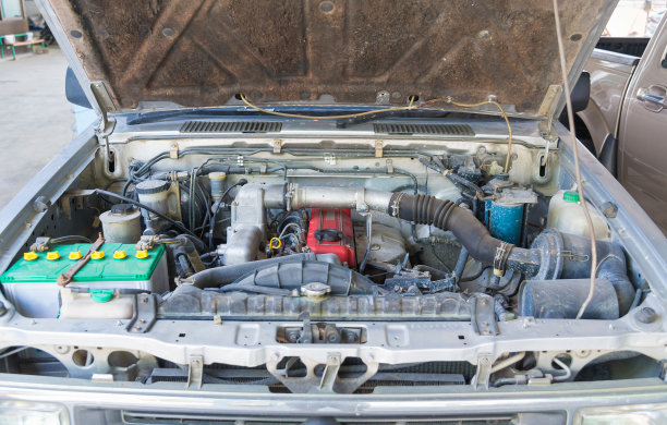 汽车柴油发动机。图片下载