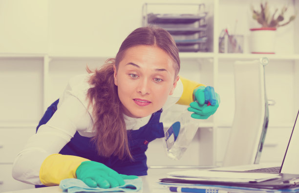 公司办公室清洁工图片下载