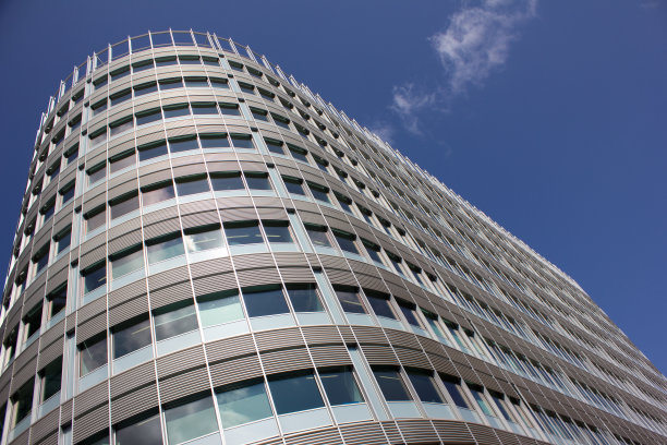 高大的现代办公大楼。豪华威望城市位置。图片下载