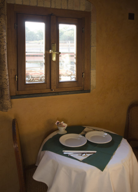 窗口在咖啡馆图片下载