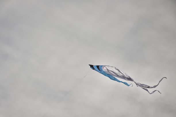 风筝在空中图片下载