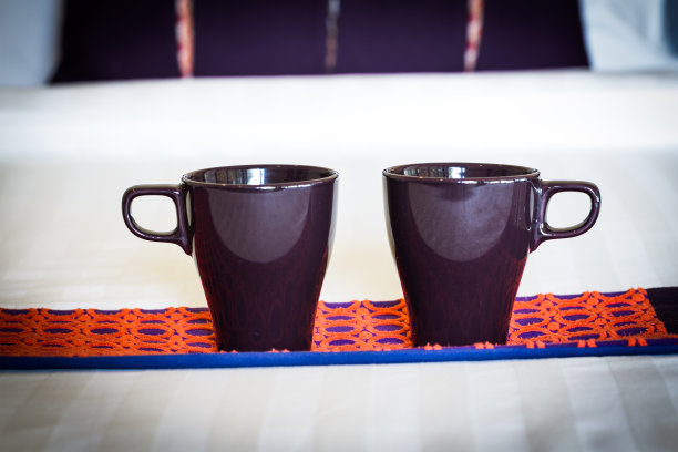 床上的紫罗兰杯图片下载