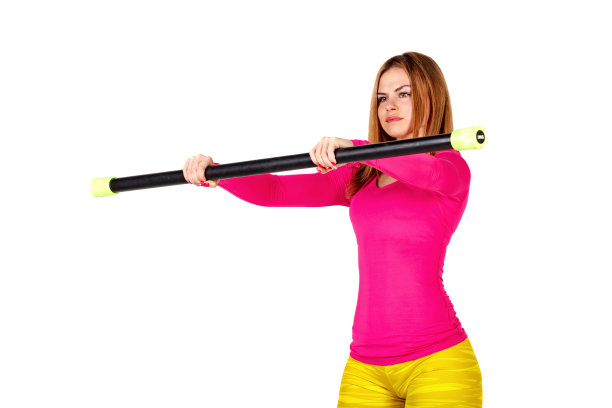 女运动员用健身棒做运动。图片下载