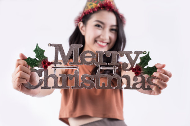 圣诞妇女显示圣诞标志和微笑-圣诞-股票形象图片下载